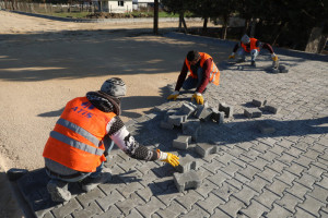 Parke Taş Yol Yapım Çalışmalarımız Sürüyor